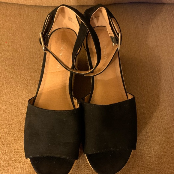 Lane Bryant Wedged Shoes - Picture 9 of 10